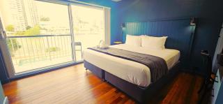 Riverfront Villa 6 Surfers Paradise with Pool - 1