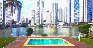 Riverfront Villa 6 Surfers Paradise with Pool - 0