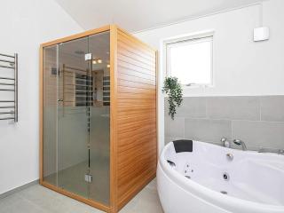 Modern Retreat with Spa - By Traum Ferienwohnungen - Løkken - 9
