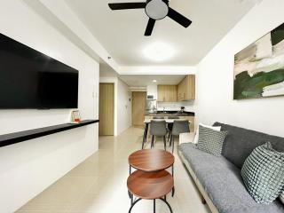 Spacious 2BR Living Rm Shore Res near NAIA MOA - 7