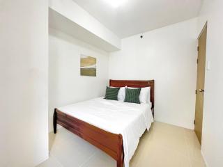 Spacious 2BR Living Rm Shore Res near NAIA MOA - 3