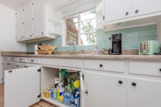 Close proximity to UofA, Pet-Friendly, Workspace! - 8