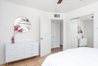 Close proximity to UofA, Pet-Friendly, Workspace! - 7