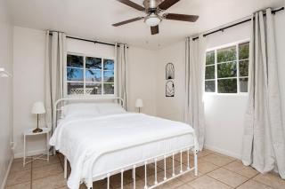 Close proximity to UofA, Pet-Friendly, Workspace! - 4