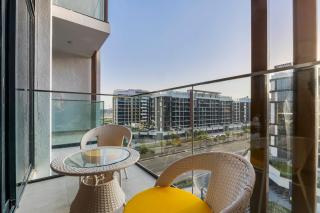 Studio in Azizi with Pool and Gym Access - 3