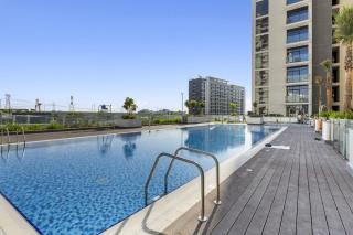 Studio in Azizi with Pool and Gym Access - 0