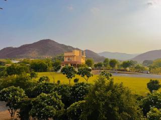 Aachman Mewar Palace Resort- A full mountain view property - 9