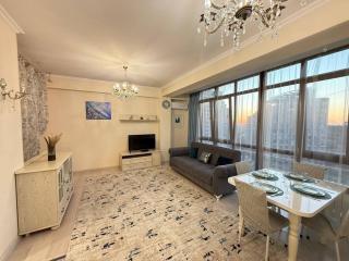 Просторная квартира с панорамным видом на город, Центральный стадион, Театр и другие знаковые места Алматы - 0