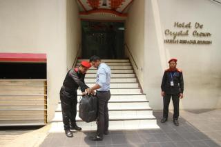 Hotel De Crystal Crown - 4