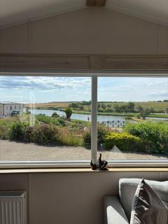 Lovely Caravan With Full Lake Views And Decking In Yorkshire, Ref 71010Q - Tunstall - 0
