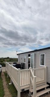 Lovely Caravan With Full Lake Views And Decking In Yorkshire, Ref 71010Q - 9