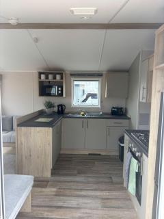 Lovely Caravan With Full Lake Views And Decking In Yorkshire, Ref 71010Q - Tunstall - 5