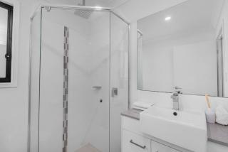 Scandi Calm - Sleek 1BD Duplex near Everything - 7