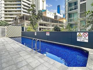 2-Bed City Apartment with Gym & Pool Access - 5