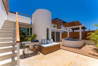 2 story PH 3B heated jacuzzi close beach - 0