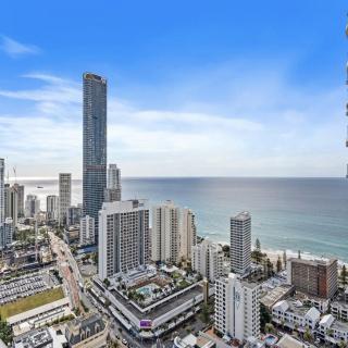 Ocean Views 33rd Floor Beachfront Family Friendly Surfers Paradise Apartment - 2
