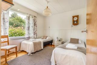 Charming 3BR Home - River Views & Private Sauna - 4