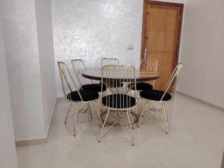 Modern 3Bedroom Apartment - City Center by ZenStay - 9