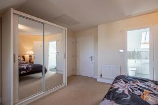 Luxury Central Home - Superking bed, secure FREE parking - 5