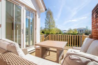 Luxury Central Home - Superking bed, secure FREE parking - 8