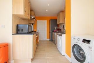 Luxury Central Home - Superking bed, secure FREE parking - 3