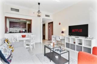 Chic 1BR with City Views Near Marina & Metro - 1