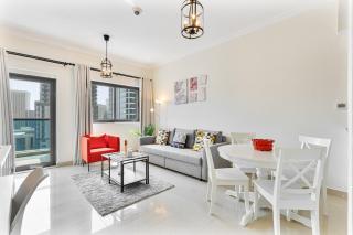 Chic 1BR with City Views Near Marina & Metro - 0