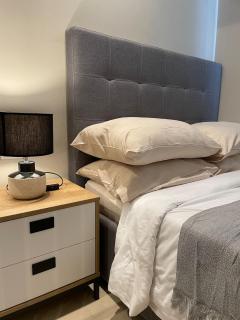 Modern Studio at Cebu IT park with Pool Access & Fast WiFi - 1