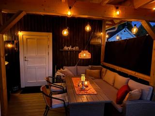 1850 Old Farmhouse Retreat with jacuzzi and sauna - 9
