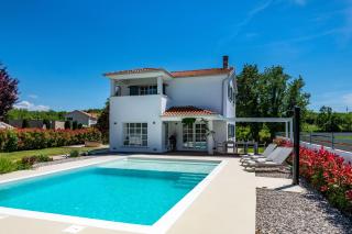 Villa Fiora, a beautiful and modern villa with a pool - 0