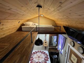 Tiny Tiny Bunkhouse - 7