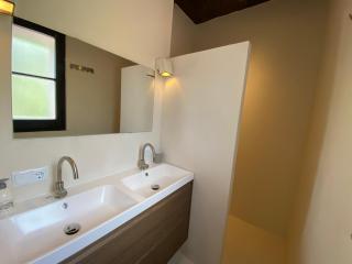Charming 18th-Century Retreat - 3