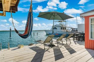 Oceanfront 2br Retreat W Private Dock Oranjestad - 7
