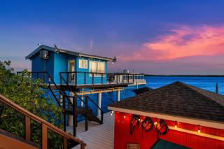 Oceanfront 2br Retreat W Private Dock Oranjestad - 0