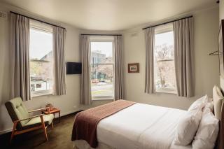 Naughtons Hotel - 0