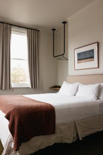 Naughtons Hotel - 9