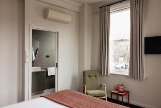 Naughtons Hotel - 8