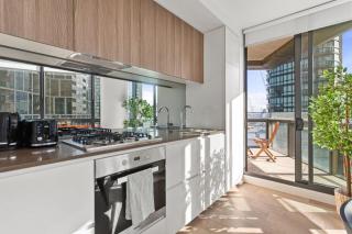 10N Abnb-Style Apt River View with Pool & Gym and 2 Parking Near Tram & DFO - Melbourne - 9