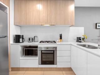 Lux 2BR Apt 5 Stars Hotel Pool Gym 10 min CBD - 5