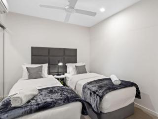 Lux 2BR Apt 5 Stars Hotel Pool Gym 10 min CBD - 2