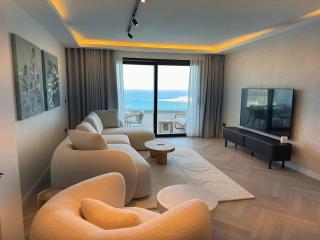 Stunning Seafront Apartment, Panoramic Sea Views - 0