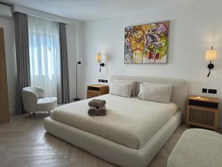 Stunning Seafront Apartment, Panoramic Sea Views - 6