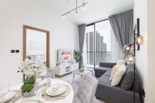 StayShort - JVC sleeps 4 with Amazing Swimming Pool! - 0