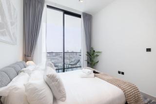 StayShort - JVC sleeps 4 with Amazing Swimming Pool! - 1