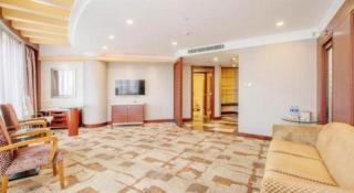 CP Peninsula Hotel - 7