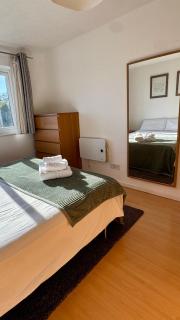 Stylish 2 Bed Home with parking - 5