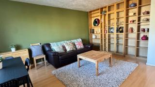 Stylish 2 Bed Home with parking - 6