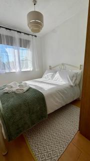 Stylish 2 Bed Home with parking - 7