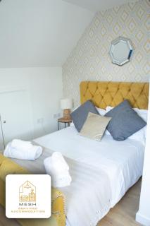 Canterbury House by Mesh Accommodation - Sleeps 7 - Free Parking & Fast Wi Fi - Perfect for Contractors & Families - 1