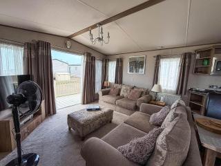 Beautiful Caravan With Free Wifi At Broadland Sands Holiday Park Ref 20292Bs - 5
